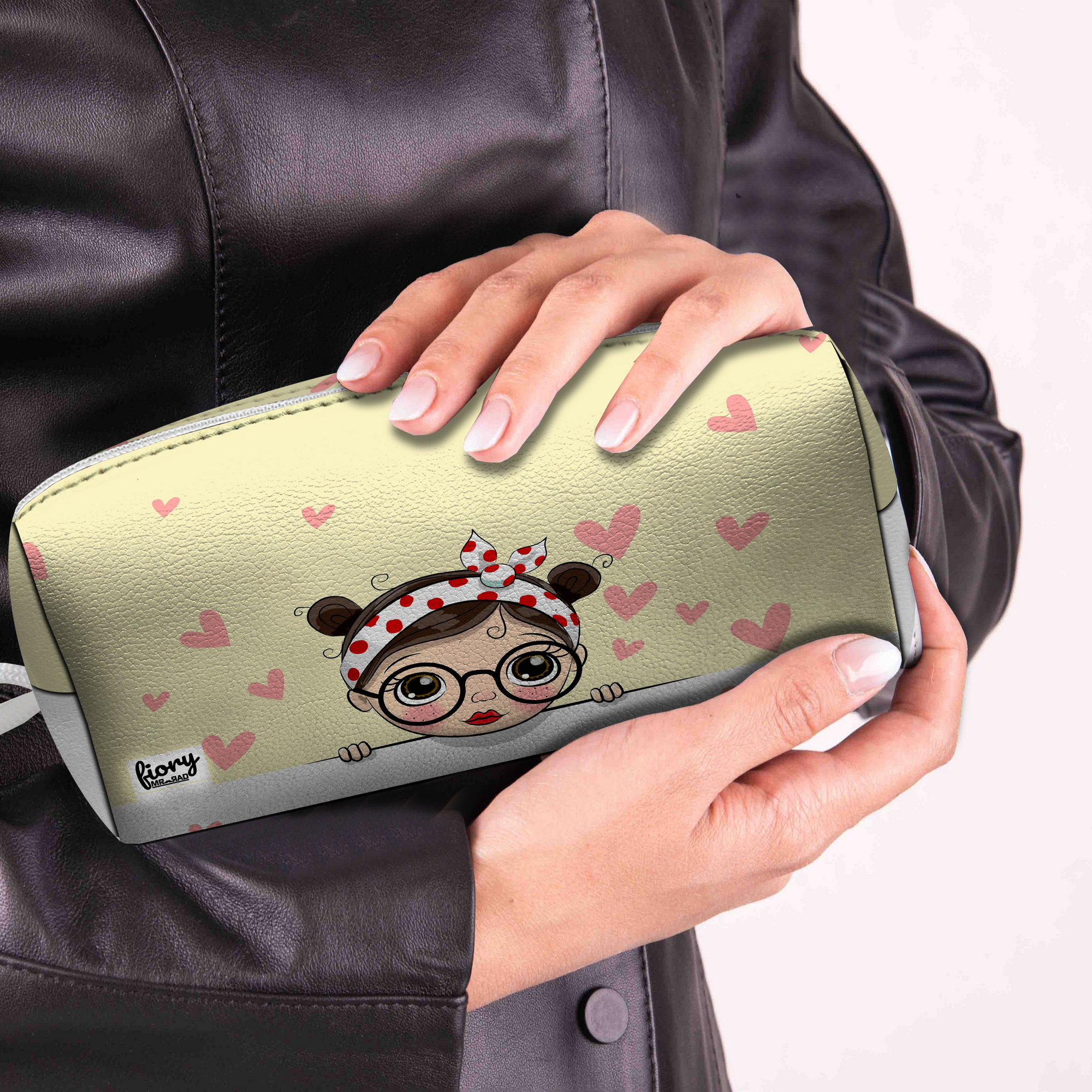 کیف لوازم آرایش زنانه فیوری مدل آذین طرح دختر کیوت زرد